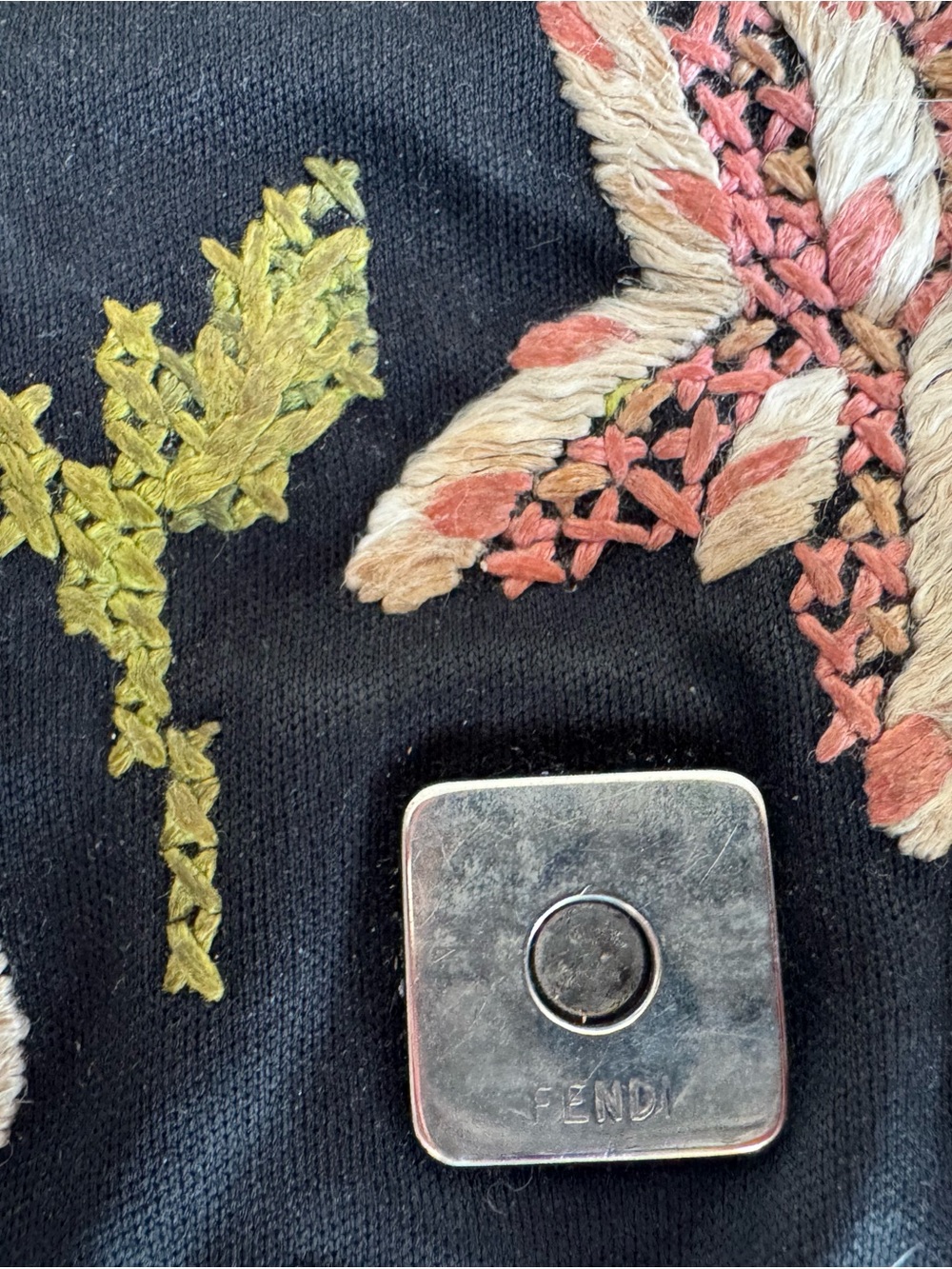 Rare early 2000s Fendi Baguette FEN0610A with embroidered flowers and green trim - Picture 7 of 8